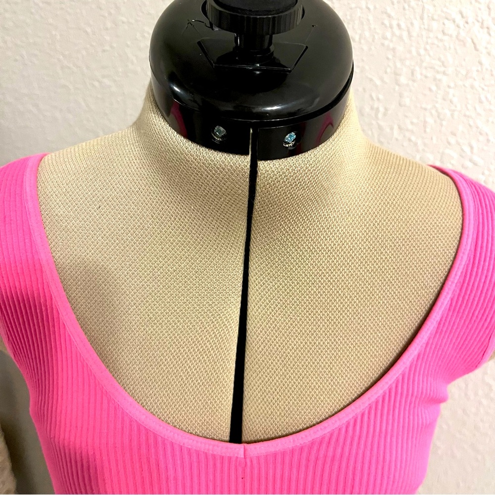 Womens Pink cropped speed tank-size SMALL